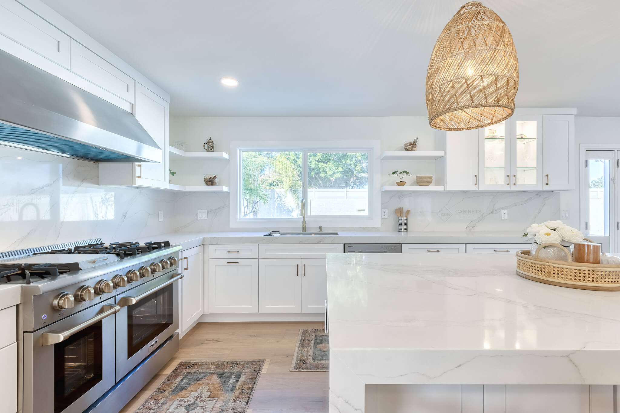 Thuy's Kitchen - 405 Cabinets & Stone