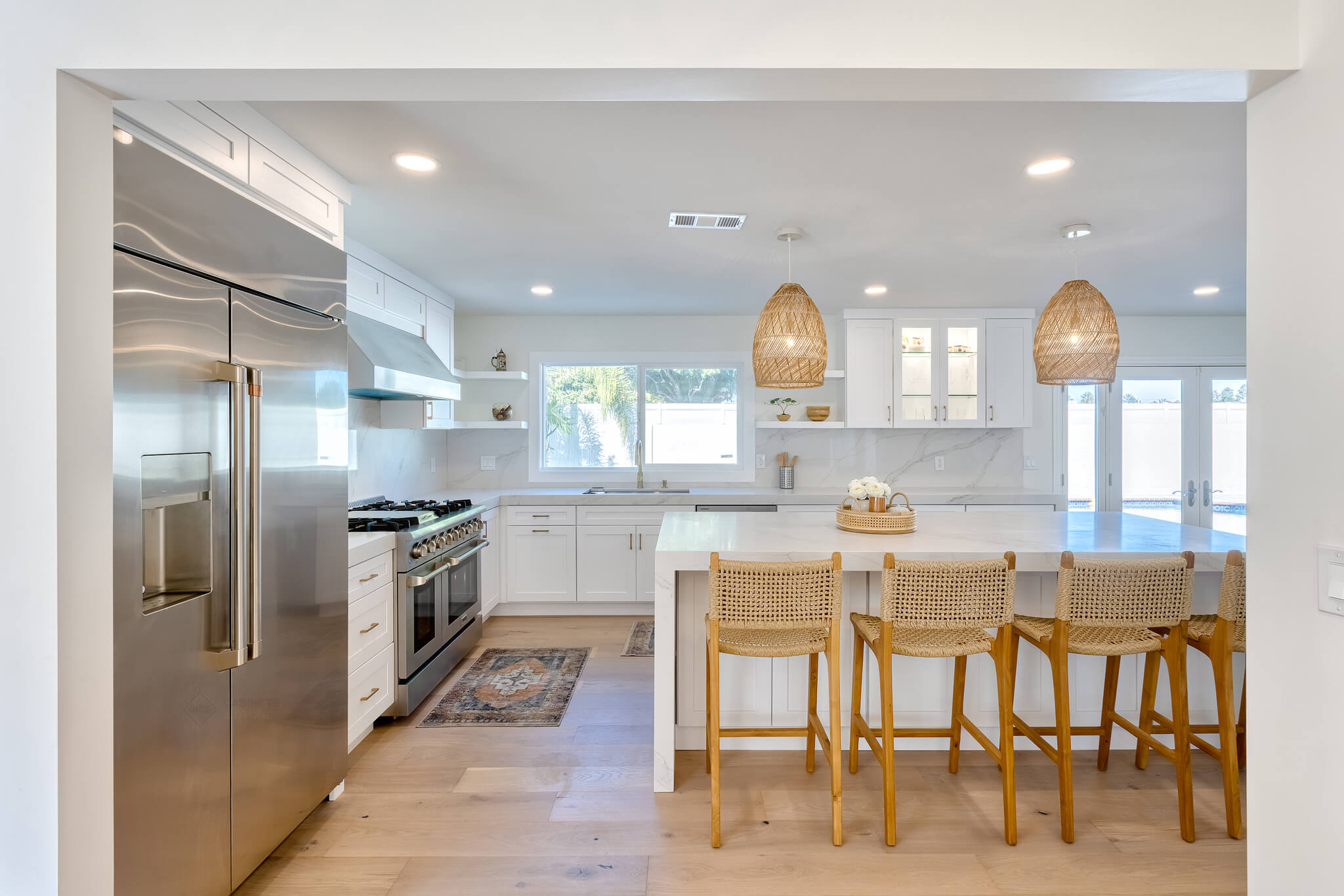 Thuy's Kitchen - 405 Cabinets & Stone