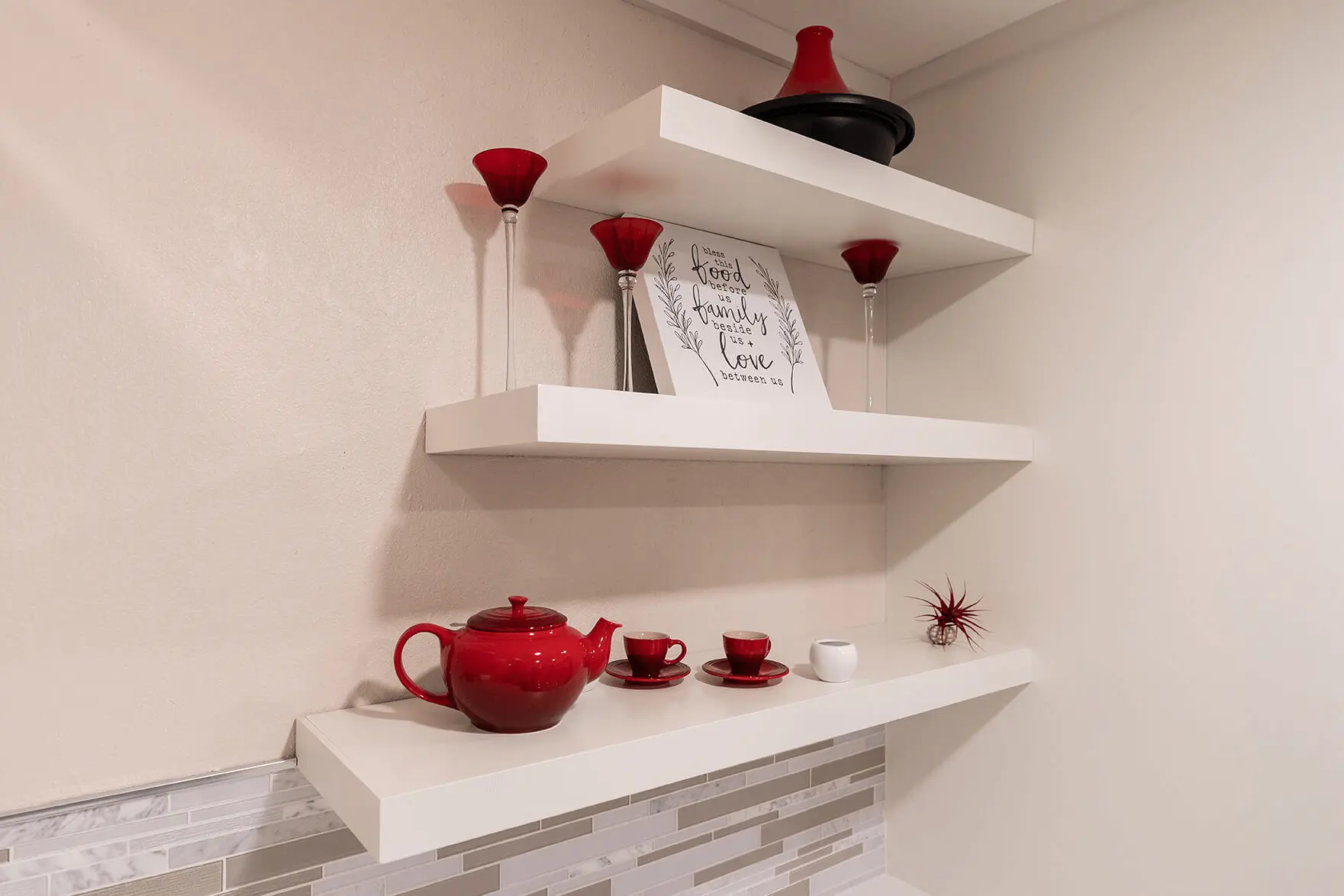 Our everlasting floating shelves are sturdy and have all-wood construction, metal mounting brackets, and a color-matching finish to your kitchen or vanity cabinets.